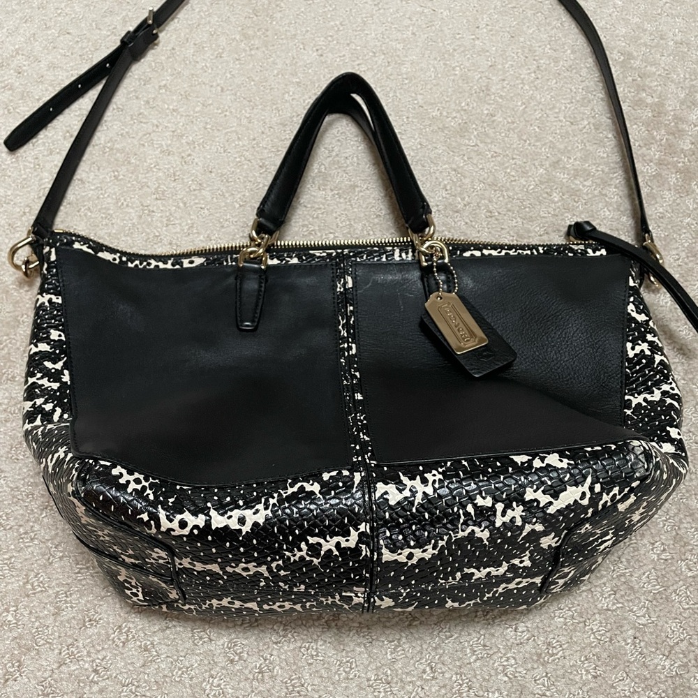 Coach crossbody leather hand bag